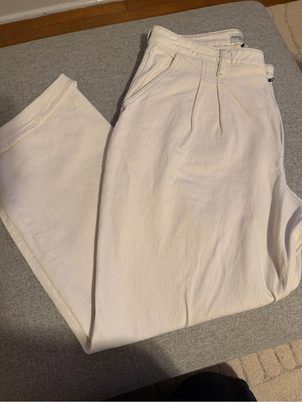 ABERCROMBIE Women’s Cream Pleated Casual Pants